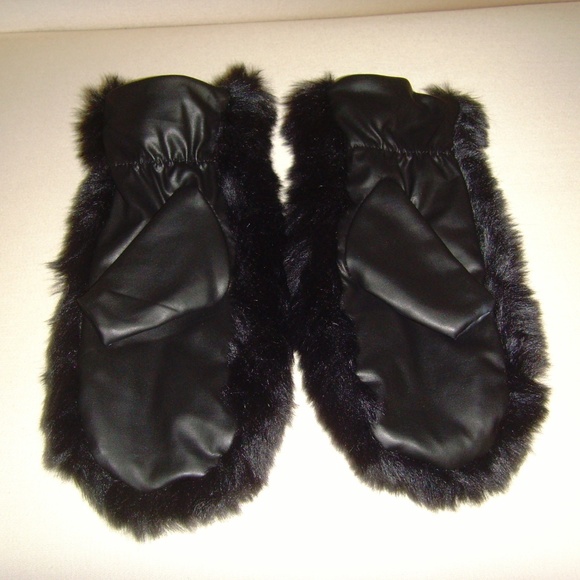 Free Press Faux Fur Black Mittens - NEW - Picture 5 of 9
